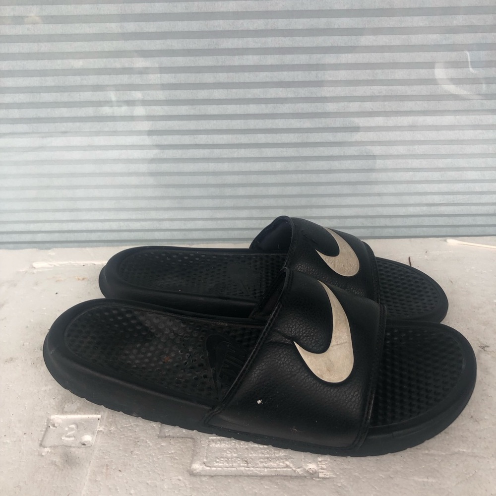Nike 312638-011 Men’s Black Slide with Silver Logo Sandals Size 11